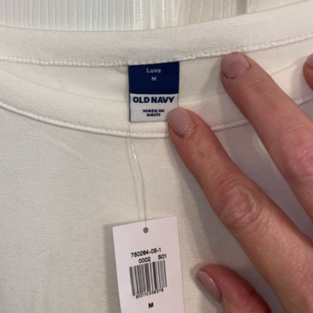 Old Navy White Rayon Oversized T-Shirt NWT 25"p2p - Picture 4 of 7